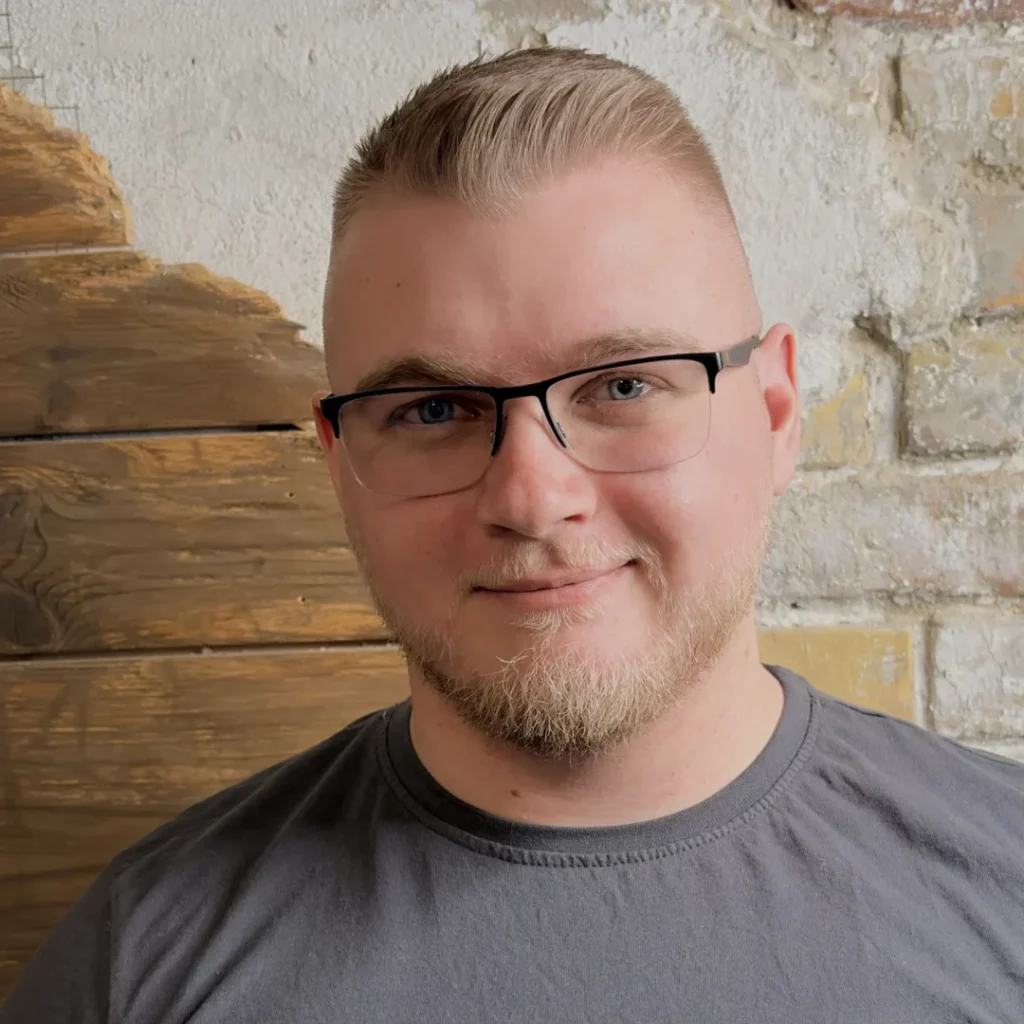 Oláh Balázs személyiedző erőemelő mobilititréner Budapest Powermovement